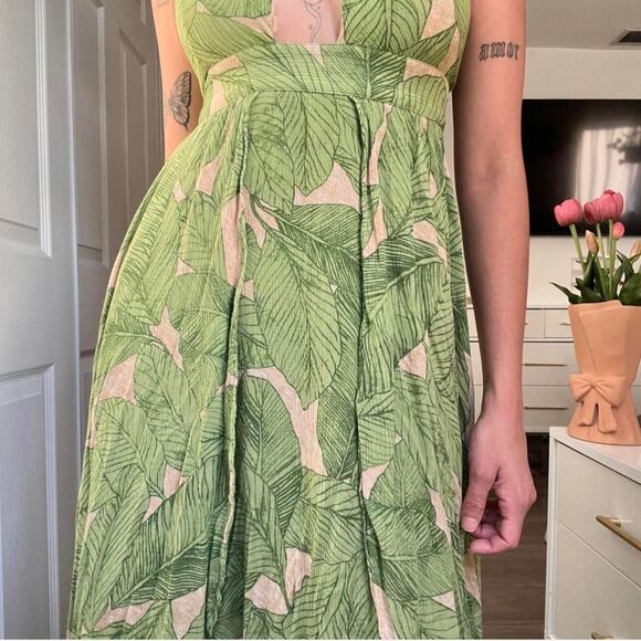 Urban Outfitters (Kimchi Blue) Leaf Print Halter Maxi Dress – Size 4 - Picture 4 of 8